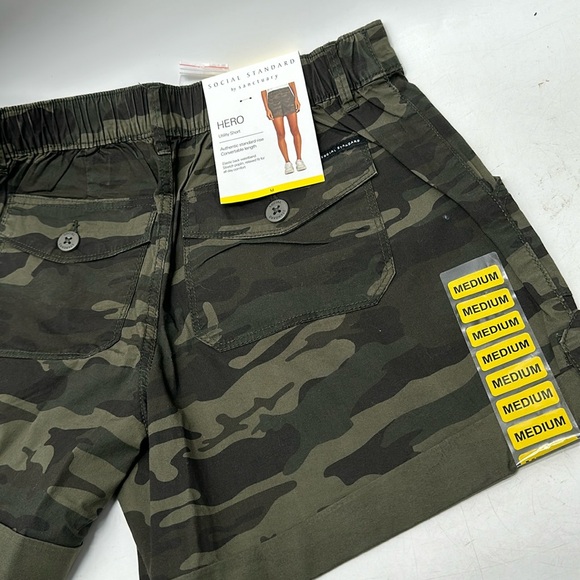 New🇺🇸 Sanctuary Social Standard Women's Hero Relaxed Camo Utility Shorts - Picture 1 of 6